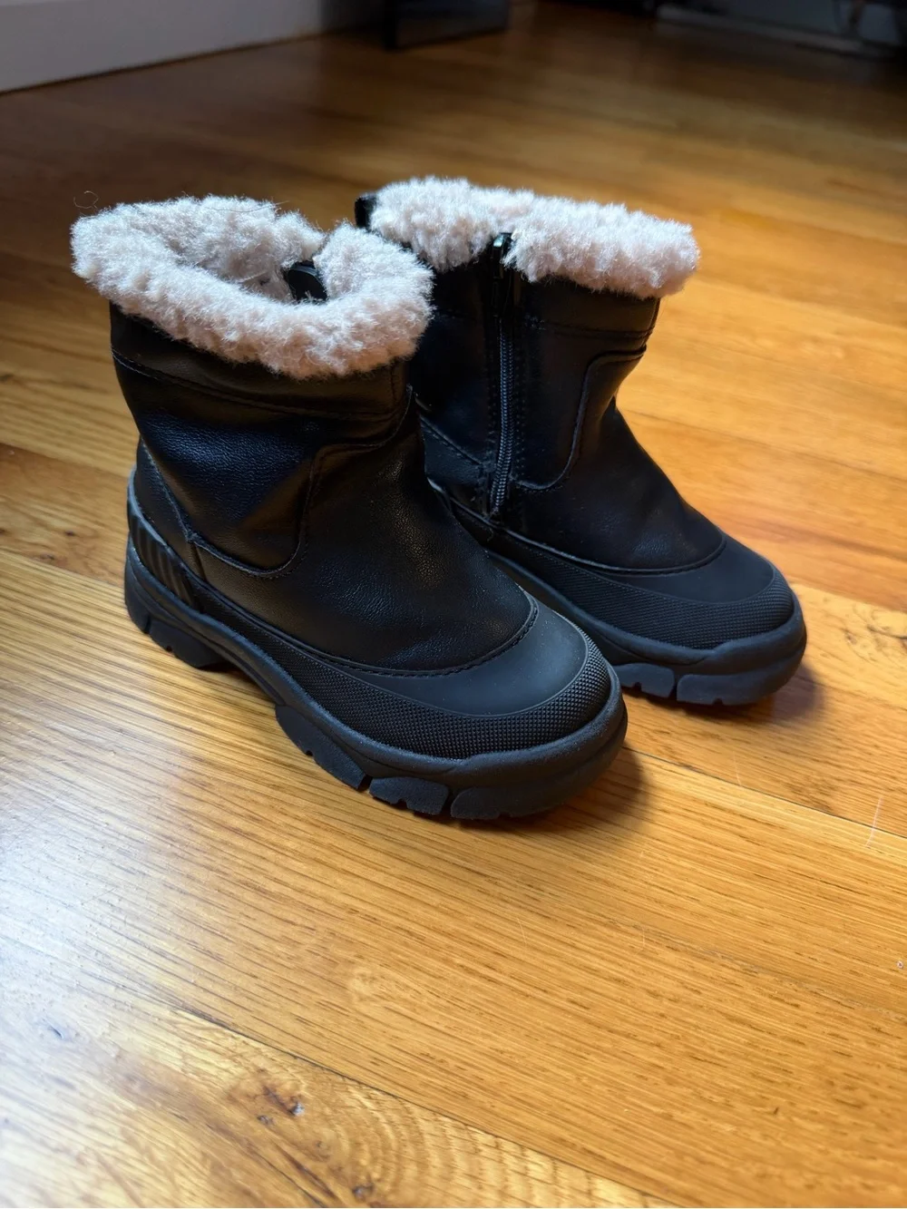 Zara Black Kids Snow Boots with Cream Fur Trim